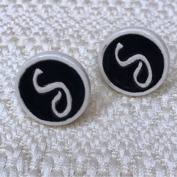 Vintage Enamel Coated Ceramic Initial S Screw-On Earrings - Picture 8 of 8